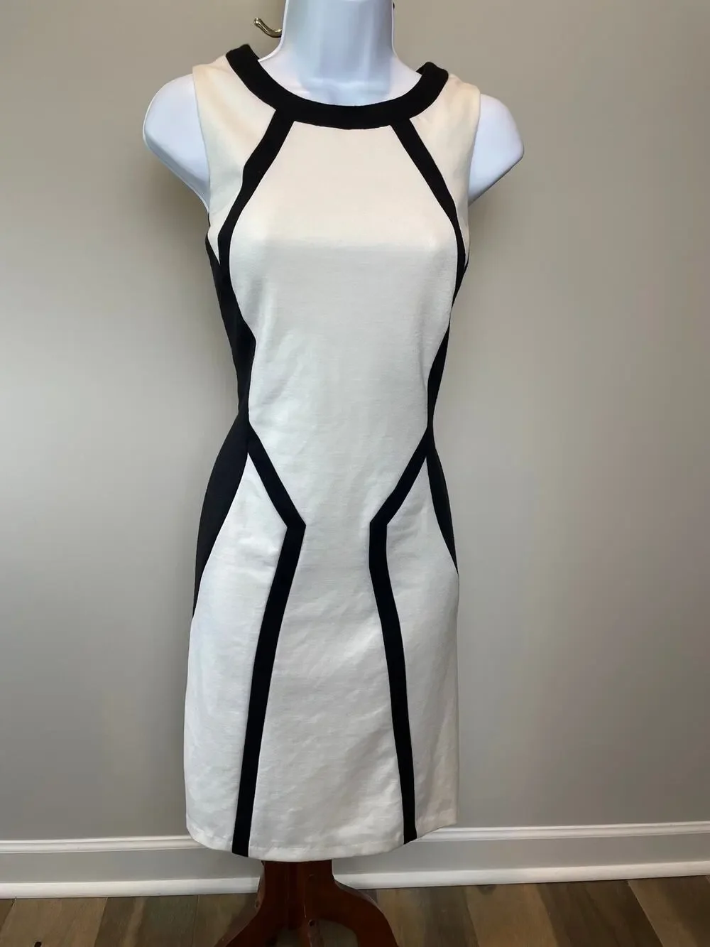 Jessica Simpson White Sheath Dress Black Trim Size 10 Fully Lined